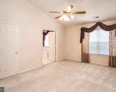 8359 Regal Oak Court - Photo Thumbnail 15