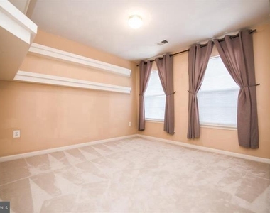 8359 Regal Oak Court - Photo Thumbnail 20