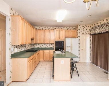 8359 Regal Oak Court - Photo Thumbnail 10