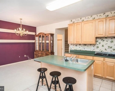 8359 Regal Oak Court - Photo Thumbnail 12