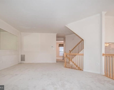 8359 Regal Oak Court - Photo Thumbnail 5