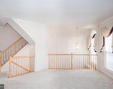8359 Regal Oak Court - Photo Thumbnail 3