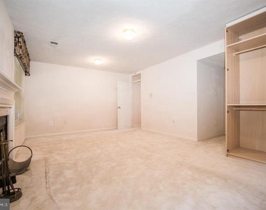 8359 Regal Oak Court - Photo Thumbnail 24
