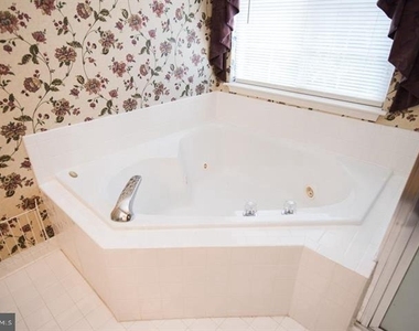 8359 Regal Oak Court - Photo Thumbnail 25