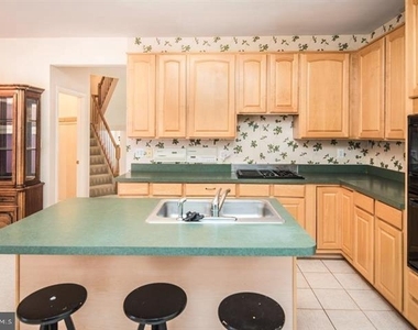8359 Regal Oak Court - Photo Thumbnail 9