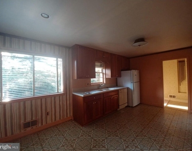 1429 Laburnum Street - Photo Thumbnail 11