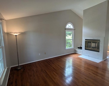 9601 Woodedge Drive - Photo Thumbnail 13