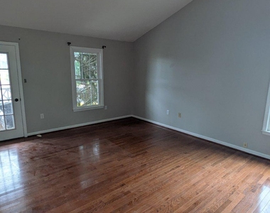 9601 Woodedge Drive - Photo Thumbnail 12