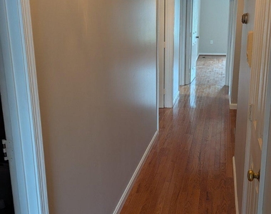 9601 Woodedge Drive - Photo Thumbnail 10