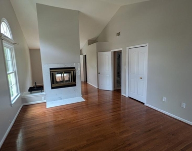9601 Woodedge Drive - Photo Thumbnail 12