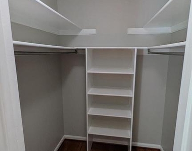 9601 Woodedge Drive - Photo Thumbnail 15