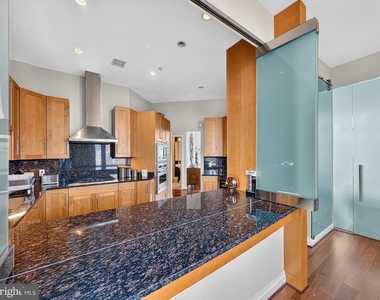 8220 Crestwood Heights Drive - Photo Thumbnail 18
