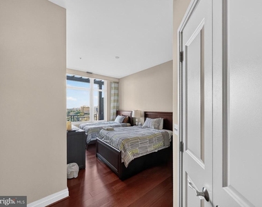 8220 Crestwood Heights Drive - Photo Thumbnail 32
