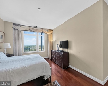 8220 Crestwood Heights Drive - Photo Thumbnail 8