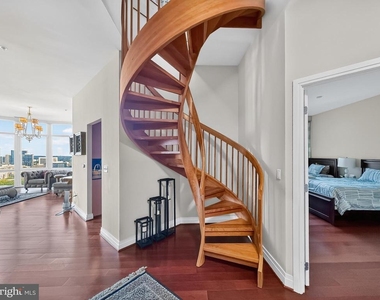 8220 Crestwood Heights Drive - Photo Thumbnail 4