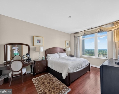 8220 Crestwood Heights Drive - Photo Thumbnail 7