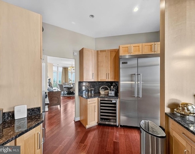 8220 Crestwood Heights Drive - Photo Thumbnail 16