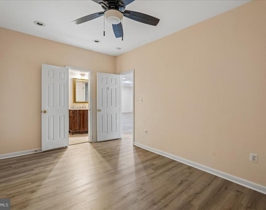 905 Royal Elm Court - Photo Thumbnail 55