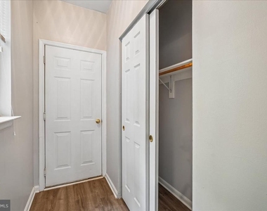 905 Royal Elm Court - Photo Thumbnail 26