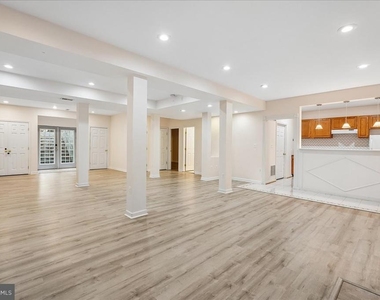 905 Royal Elm Court - Photo Thumbnail 4