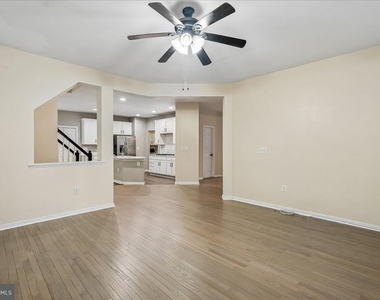 905 Royal Elm Court - Photo Thumbnail 20
