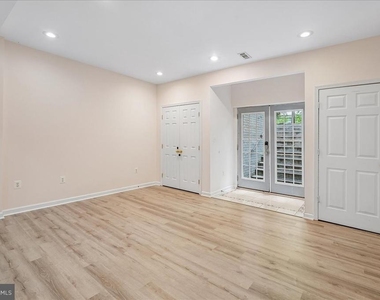 905 Royal Elm Court - Photo Thumbnail 48