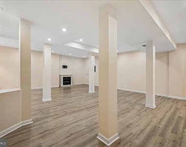 905 Royal Elm Court - Photo Thumbnail 52