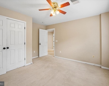 905 Royal Elm Court - Photo Thumbnail 42