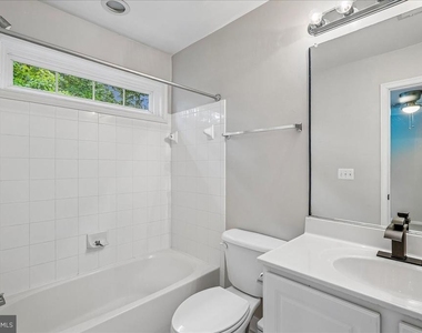 905 Royal Elm Court - Photo Thumbnail 38