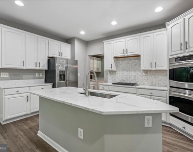 905 Royal Elm Court - Photo Thumbnail 2