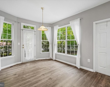 905 Royal Elm Court - Photo Thumbnail 15