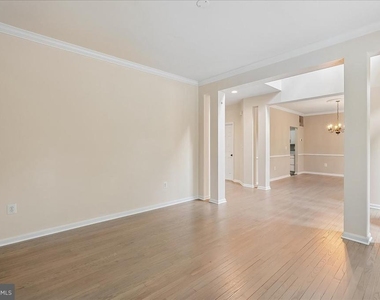 905 Royal Elm Court - Photo Thumbnail 7