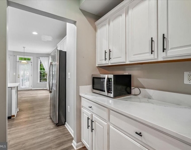 905 Royal Elm Court - Photo Thumbnail 12