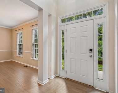 905 Royal Elm Court - Photo Thumbnail 5
