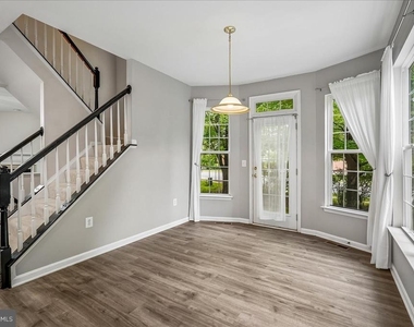 905 Royal Elm Court - Photo Thumbnail 16