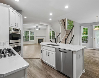 905 Royal Elm Court - Photo Thumbnail 14