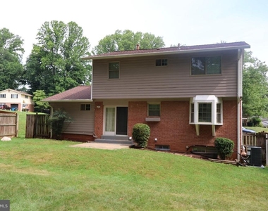 5012 Gainsborough Drive - Photo Thumbnail 2