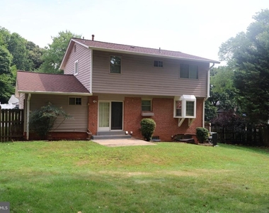 5012 Gainsborough Drive - Photo Thumbnail 3