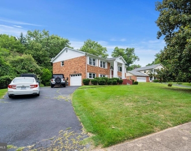 8020 Agin Court - Photo Thumbnail 3
