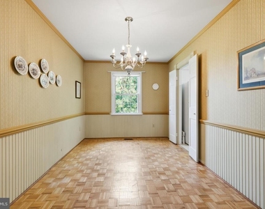 8350 Glastonbury Court - Photo Thumbnail 6