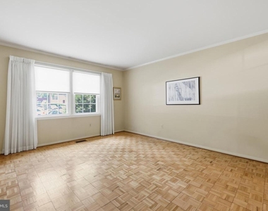 8350 Glastonbury Court - Photo Thumbnail 3