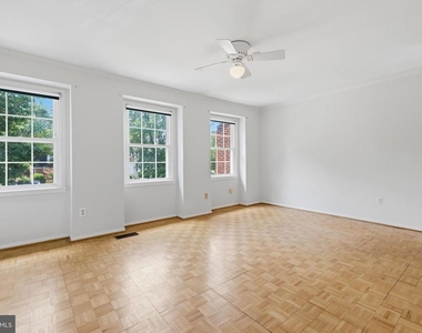 8350 Glastonbury Court - Photo Thumbnail 14