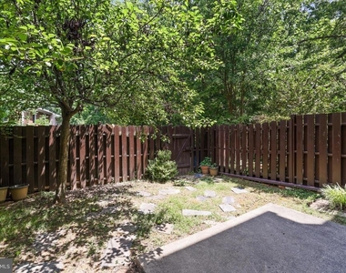 8350 Glastonbury Court - Photo Thumbnail 34