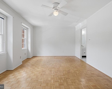 8350 Glastonbury Court - Photo Thumbnail 17
