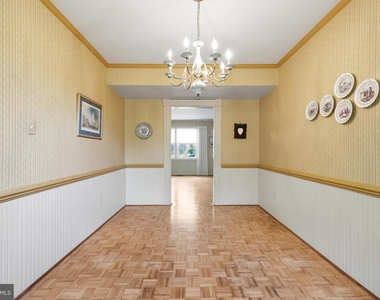 8350 Glastonbury Court - Photo Thumbnail 8