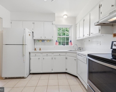 8350 Glastonbury Court - Photo Thumbnail 9
