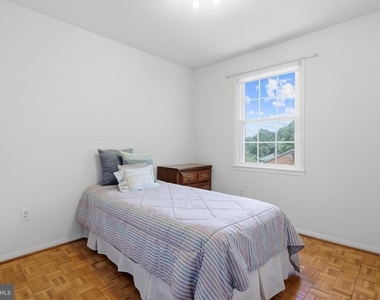 8350 Glastonbury Court - Photo Thumbnail 21