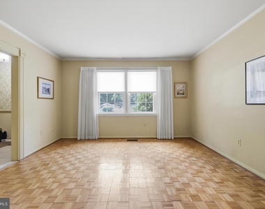 8350 Glastonbury Court - Photo Thumbnail 4