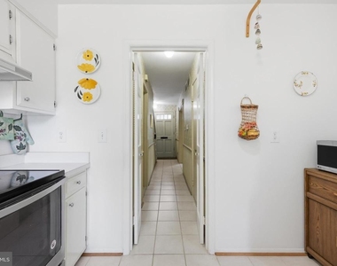 8350 Glastonbury Court - Photo Thumbnail 13