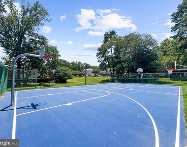 8350 Glastonbury Court - Photo Thumbnail 40